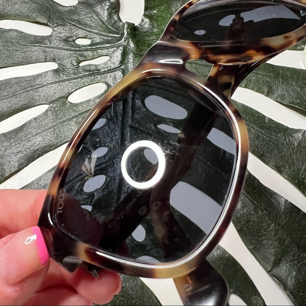 Tod’s Tortoiseshell Sunglasses - image 7